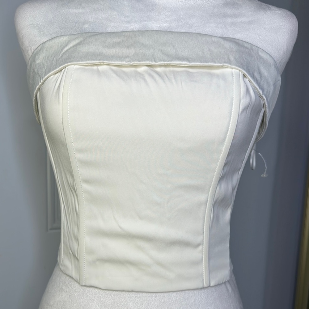 With Jean Cream Strapless Sleeveless Top